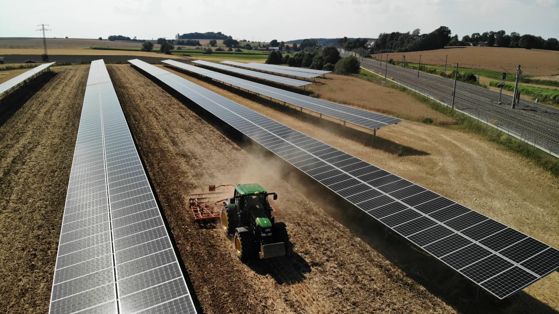 Agri-PV Anlage – Solarmodule über landwirtschaftlicher Fläche