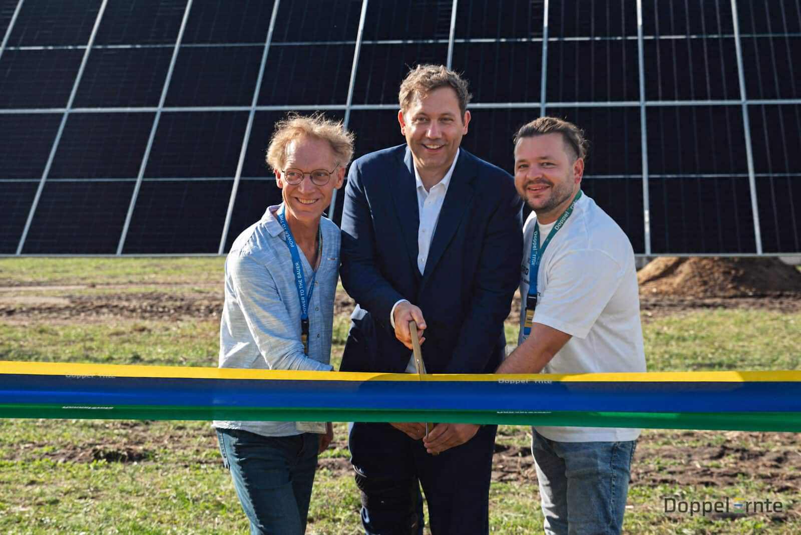 Agri-PV in Riepholm: Ein Acker, doppelte Ernte – und die Wertschöpfung bleibt vor Ort